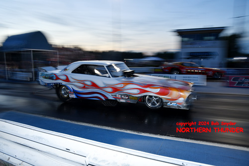 Rodger Eckhardt - 'Demon Hunter II' (near 
lane) vs Chris Schneider - 'Brutus' (far lane)